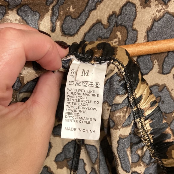 Cheetah Satin Pajama Short Set. Sz: Medium - Picture 13 of 14